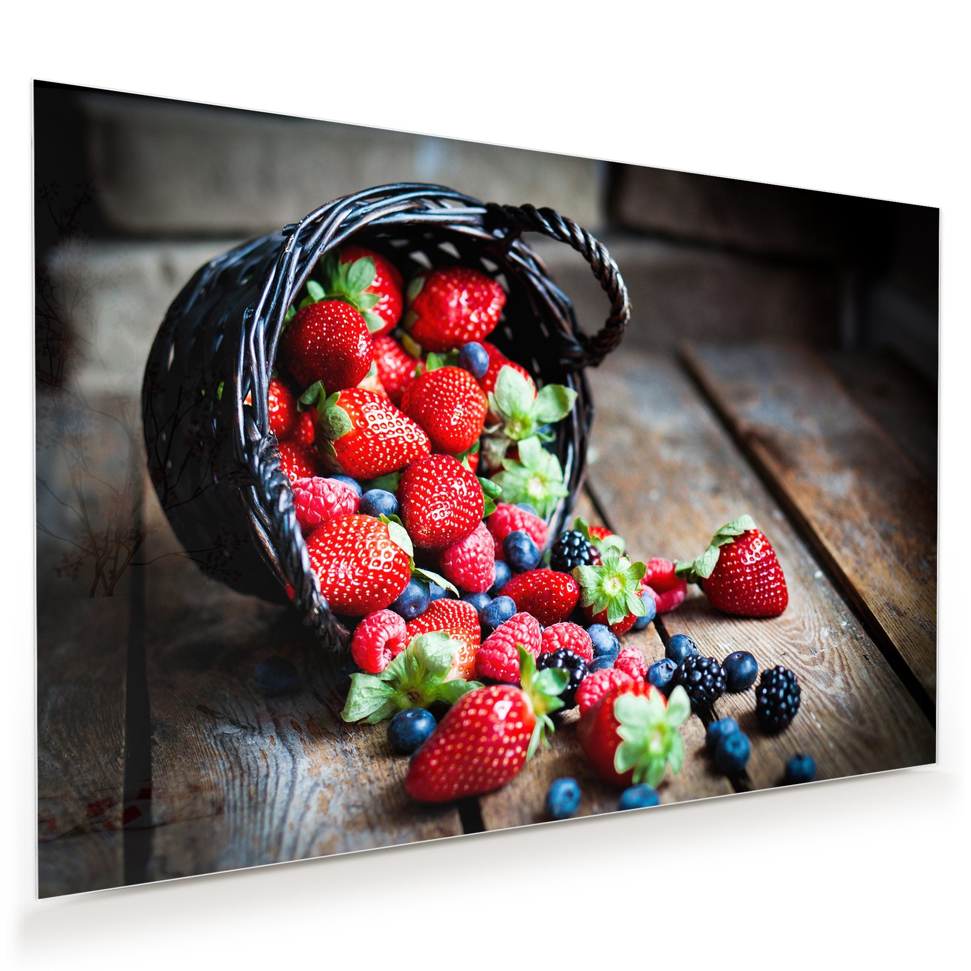 Wandbild - Beeren aus Korb fallend