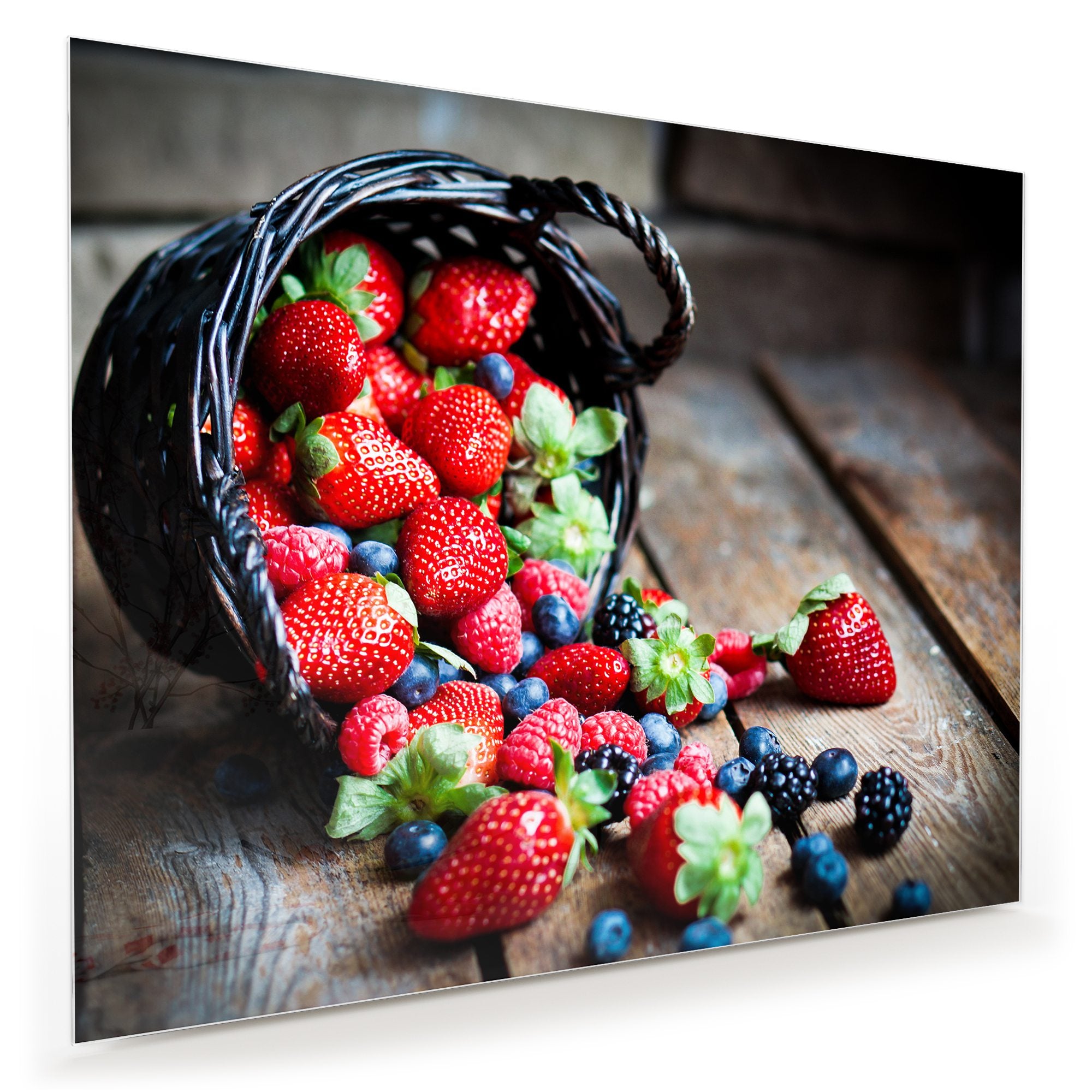 Wandbild - Beeren aus Korb fallend