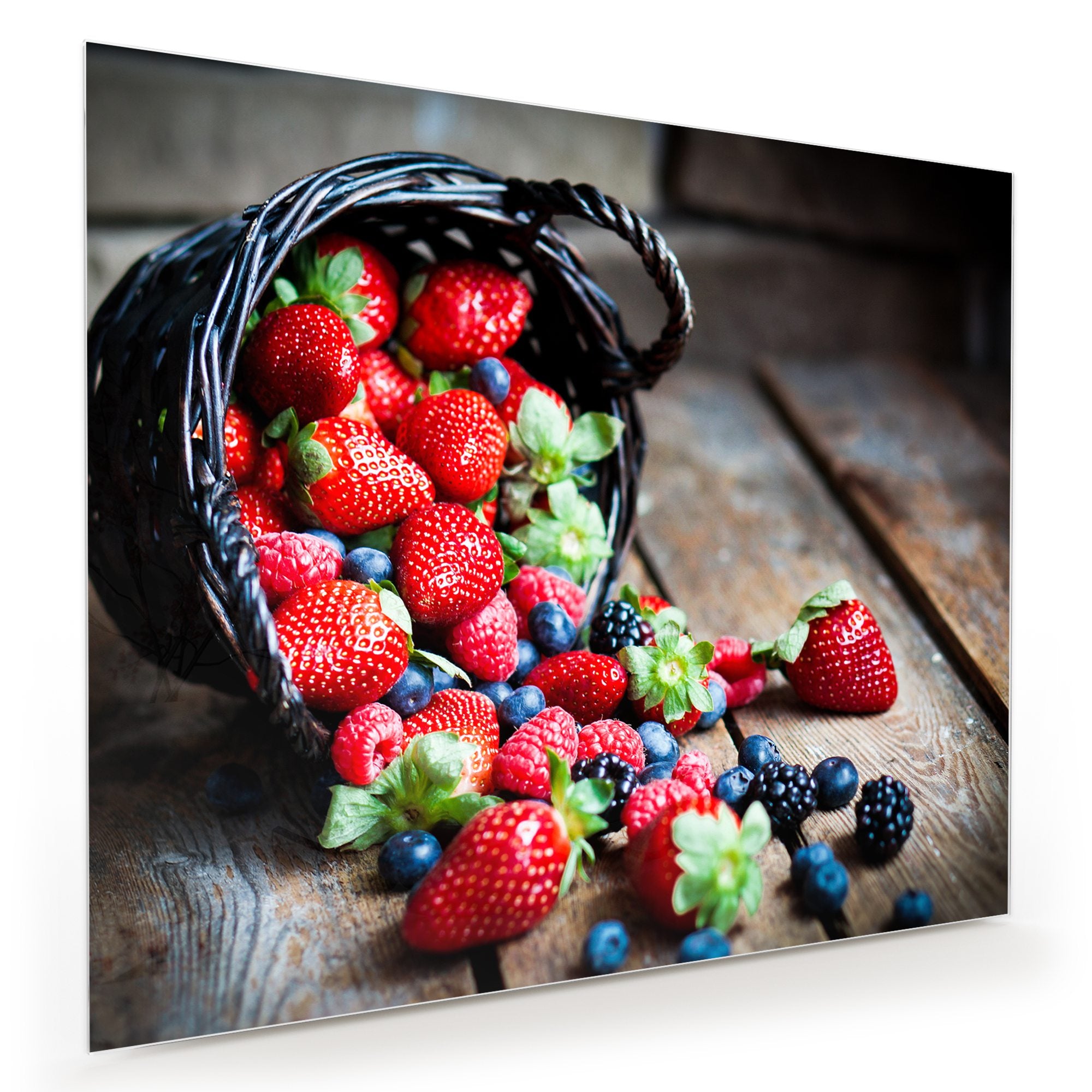 Wandbild - Beeren aus Korb fallend